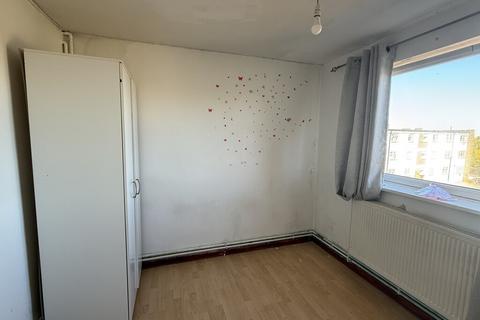 3 bedroom flat to rent, Convent Way, Southall