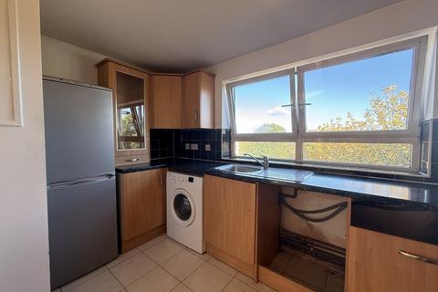 3 bedroom flat to rent, Convent Way, Southall