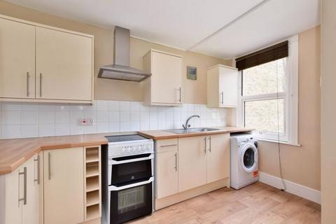 2 bedroom flat to rent, Broad Street, Chesham