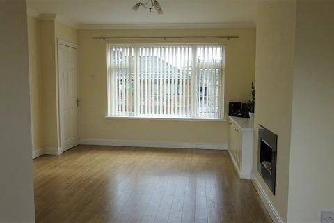 3 bedroom townhouse to rent, Springfield Avenue, Morley