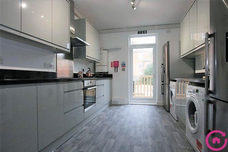 Wellington Street, Gloucester 1 bed in a house share £395 pcm (£91 pw)