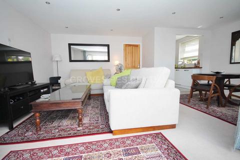 undefined, Chestnut Grove, New Malden