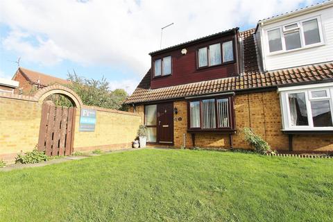 Eastern Avenue Peterborough Pe1 3 Bed Semi Detached House 185 000
