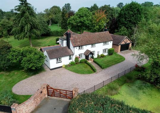 Elmley Lane Cutnall Green Droitwich 4 Bed Cottage 800 000