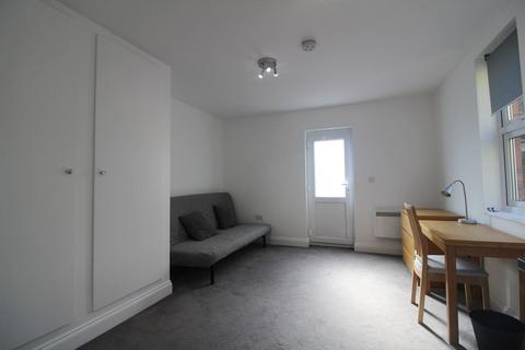 Studio to rent, London Road, Reading, RG1