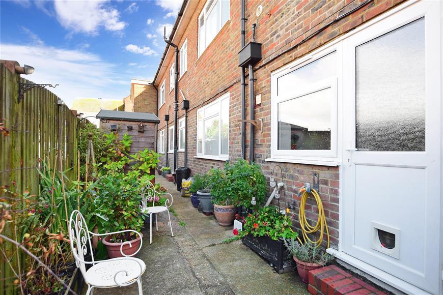 Ambleside Avenue, Cliffs, Peacehaven, East Sussex 1 bed