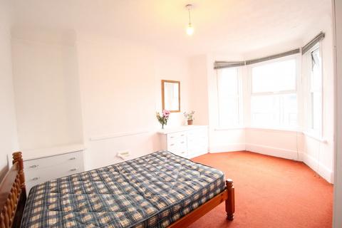 2 bedroom flat to rent, Selborne Road, Ilford, Essex, IG1