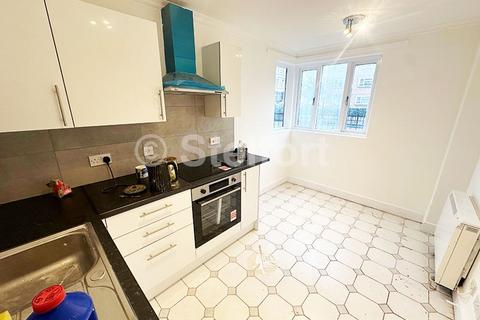 Studio to rent, Malyon Court, Barking Road, London, E6