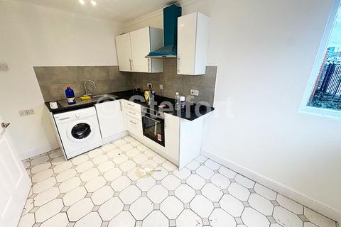 Studio to rent, Malyon Court, Barking Road, London, E6
