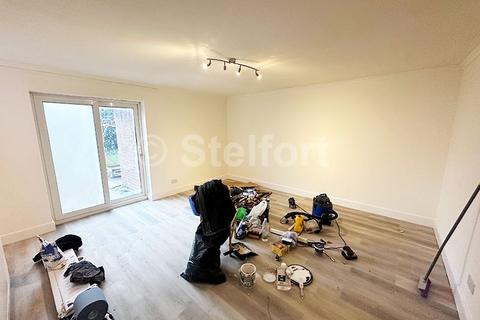 Studio to rent, Malyon Court, Barking Road, London, E6