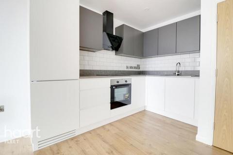 undefined, Farnborough Road, FARNBOROUGH