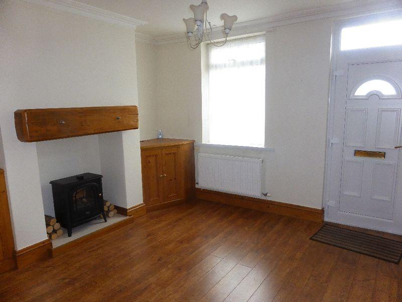 Ball Haye Green, Leek 2 bed terraced house £550 pcm (£127 pw)