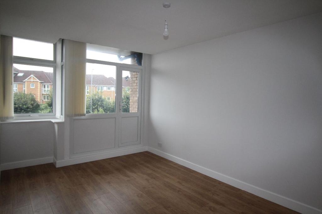 Westway, Maghull, Liverpool 2 bed apartment £550 pcm (£127 pw)