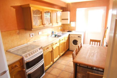 3 bedroom terraced house to rent, Rose Gardens, Stanwell, TW19 7UH