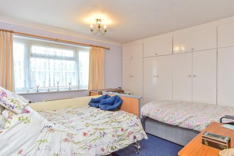 2 bedroom flat for sale, West Avenue, Worthing, West Sussex