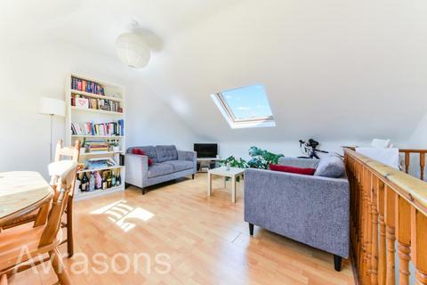 3 bedroom flat to rent, CREWDSON ROAD, OVAL
