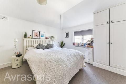 3 bedroom flat to rent, CREWDSON ROAD, OVAL