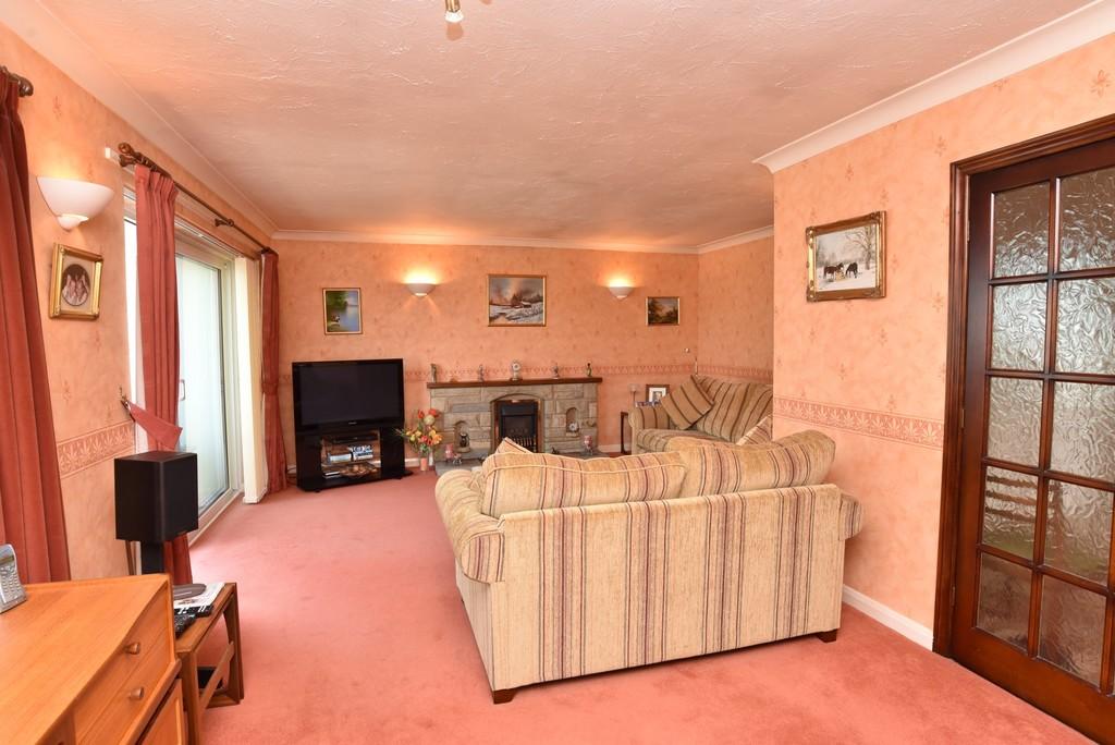 Walton Park, Pannal, Harrogate 4 bed detached bungalow £450,000