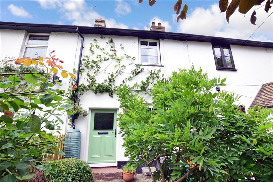 North Stroud Lane, Petersfield, Hampshire 2 bed terraced house £290,000