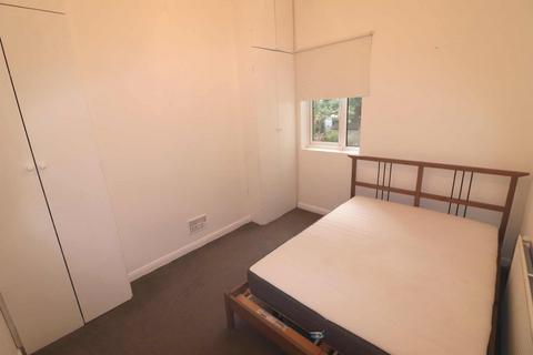 1 bedroom ground floor flat to rent, Mosslea Road, Penge