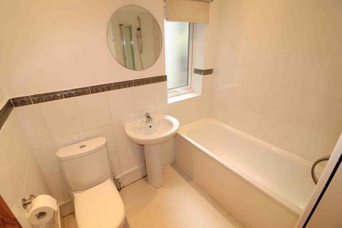 1 bedroom ground floor flat to rent, Mosslea Road, Penge