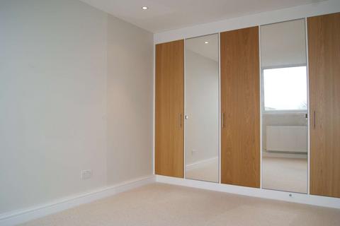 2 bedroom flat to rent, WINDSOR, CHRISTIAN SQUARE