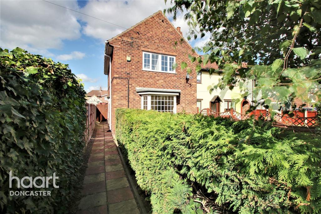 Doncaster Road, Armthorpe, Doncaster 3 bed end of terrace house £120,000