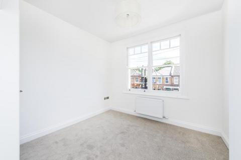 2 bedroom apartment to rent, Kinfauns Road, London, SW2