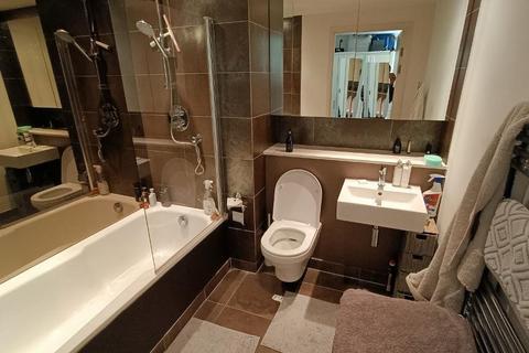 1 bedroom flat to rent, Landmark Buildings, West Tower, 24-22 Marsh Wall, Canary Wharf, South Quay, London, E14 9BT