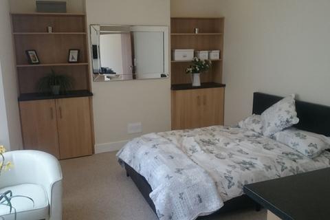 1 bedroom in a house share to rent, Longfleet Road