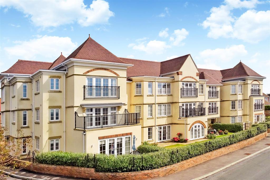 Summerley Lane, Felpham 2 bed apartment £315,000