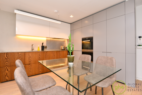 1 bedroom flat for sale, Abernethy House, Barbican, London