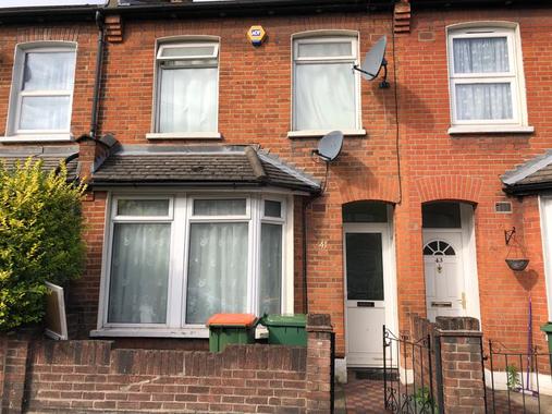 East Ham E6 3 Bed Terraced House 1 500 Pcm 346 Pw