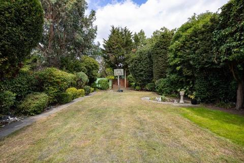 4 bedroom terraced house to rent, Farm Avenue, Hocroft Estate, NW2