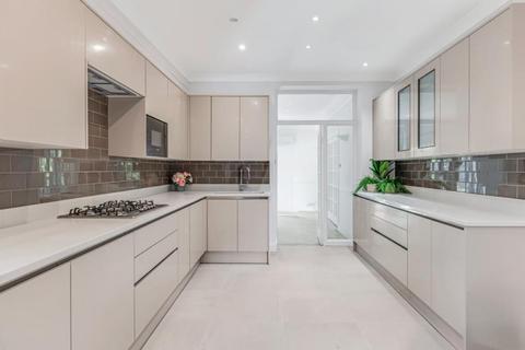 4 bedroom terraced house to rent, Farm Avenue, Hocroft Estate, NW2