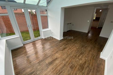 2 bedroom house to rent, Bugle Close, Salford M7