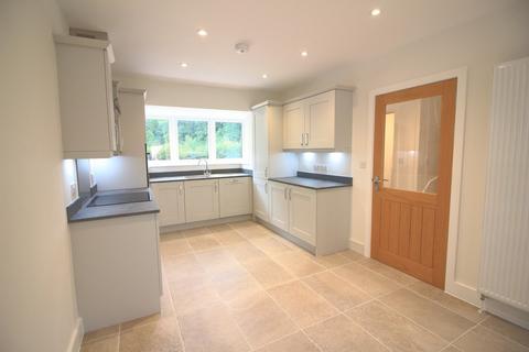 4 bedroom detached house to rent, Brockhills Lane, New Milton