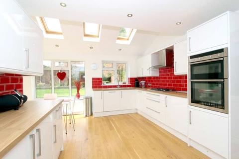 4 bedroom detached house to rent - Lakeside, Tring, Hertfordshire, HP23
