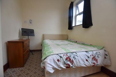 2 bedroom apartment to rent, Trent Boulevard, Nottingham