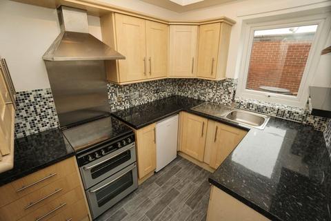 2 bedroom terraced house to rent, Mason Street, Horwich