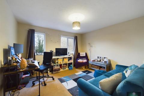 1 bedroom flat to rent, Glenview Close, Northgate RH10