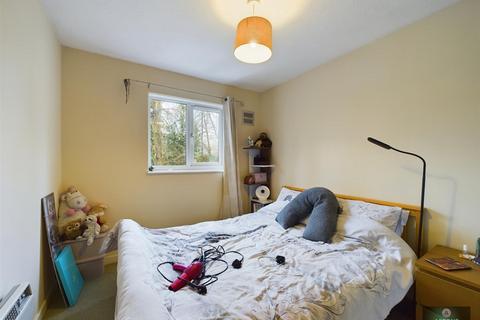 1 bedroom flat to rent, Glenview Close, Northgate RH10