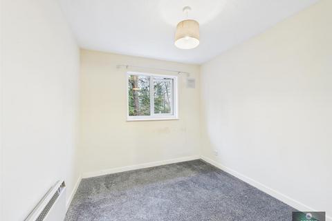 1 bedroom flat to rent, Glenview Close, Northgate RH10
