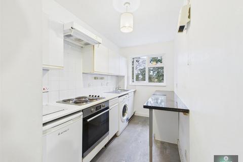 1 bedroom flat to rent, Glenview Close, Northgate RH10