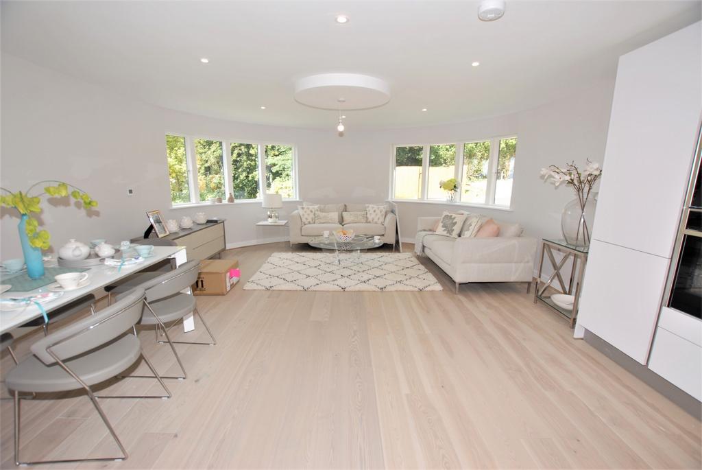 Cannongate Road, Hythe, CT21 2 bed apartment £455,000