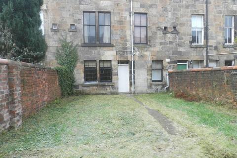 Studio to rent, Marywood Square, Strathbungo