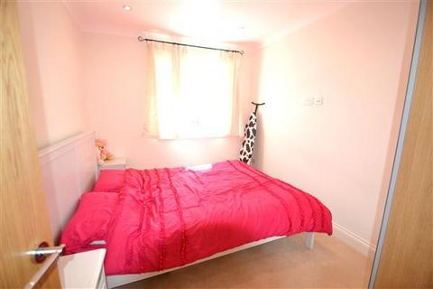 2 bedroom apartment to rent, Cranbrook Road, Gants Hill, Gants Hill