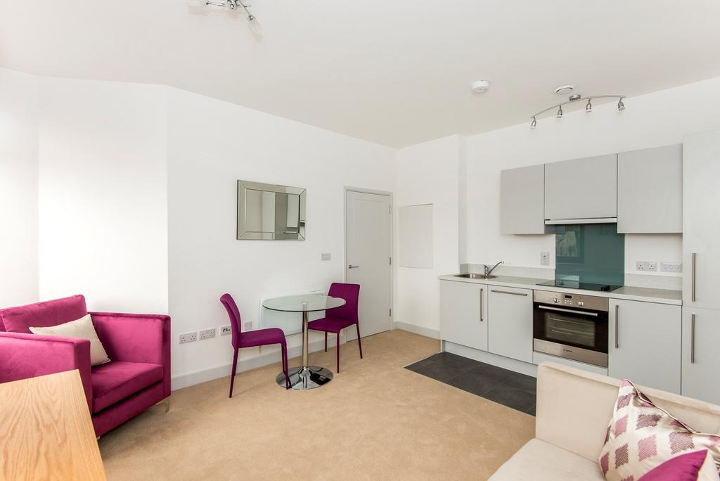 Apartment in Reading - View 4