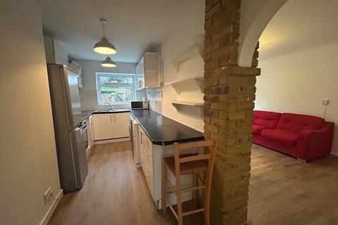 2 bedroom maisonette to rent, Napier Road,  Ashford,  TW15