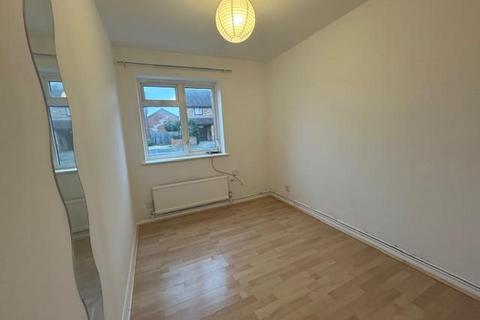 2 bedroom maisonette to rent, Napier Road,  Ashford,  TW15